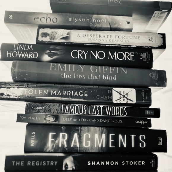 Blind Date With a Book Box 📚 - Picture 8 of 14